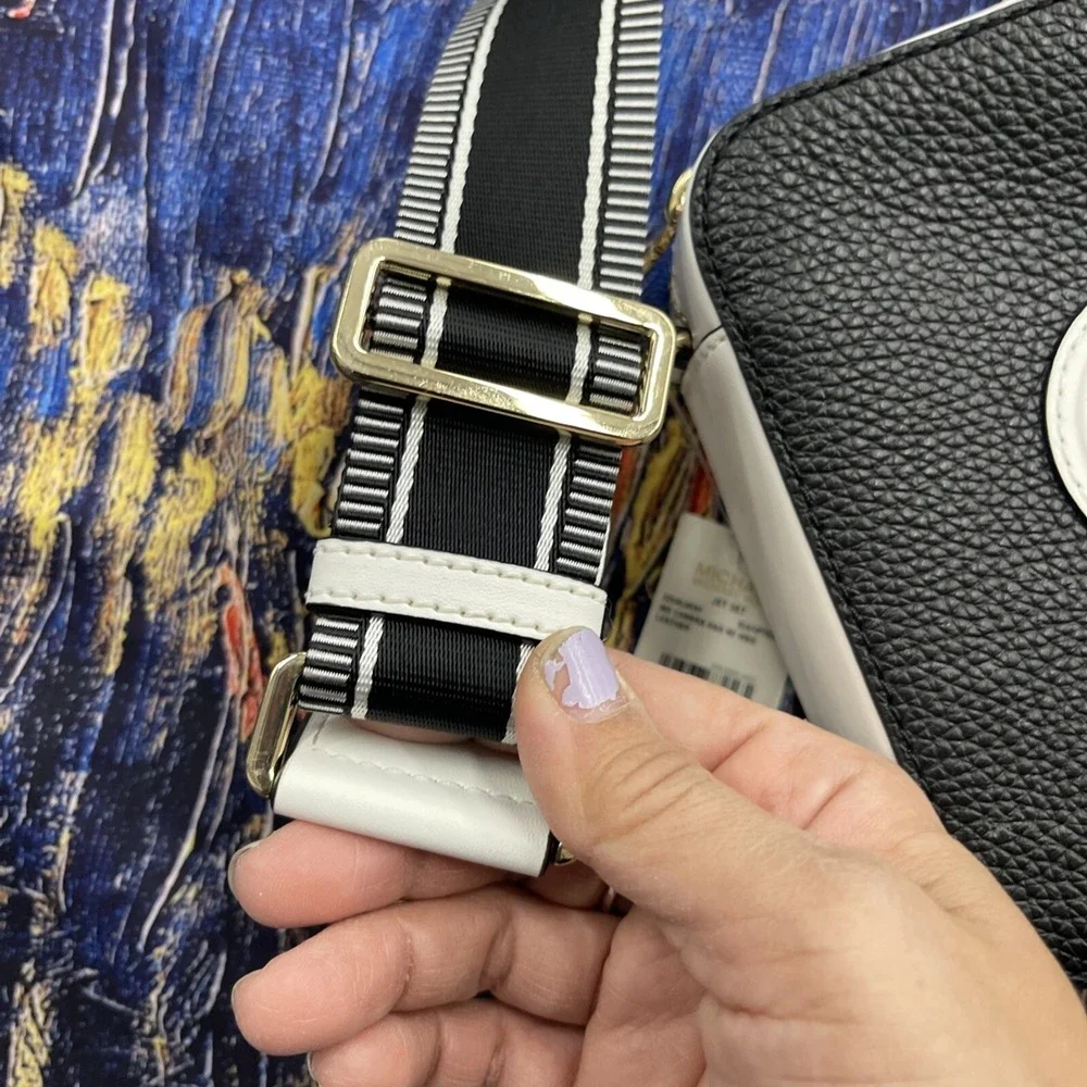 Michael Kors medium Camera cross body bag‎ H65